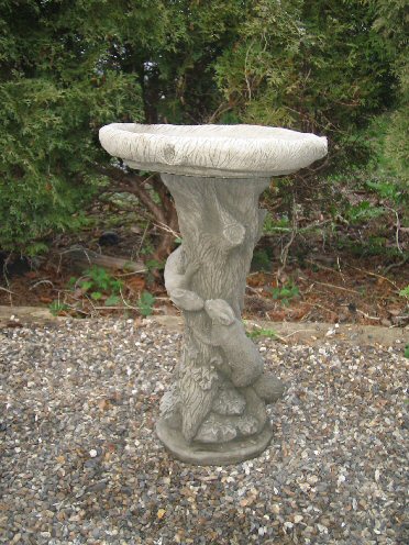 KBB13 Kissing Squirrel Bird Bath KBB13 Kissing Squirrel Bird Bath